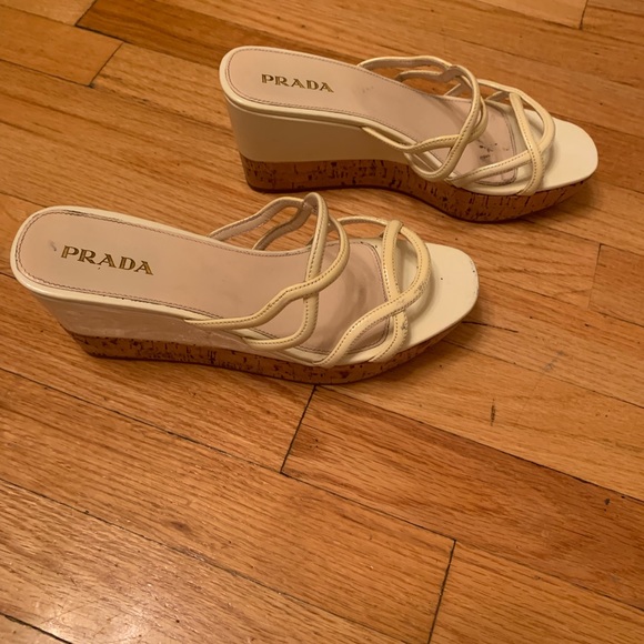 Cream patent leather wedges - Picture 2 of 4